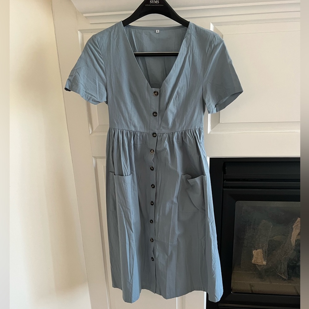 Summer Midi dress. Button down with front pockets. Size S